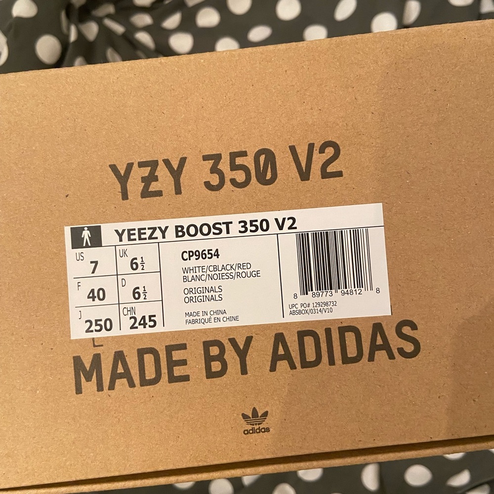 BNIB adidas Yeezy 350 v2 zebra